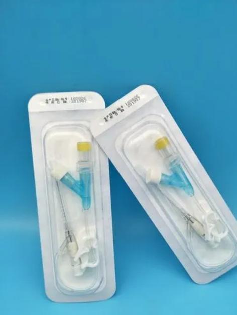 型和带翼型静脉留置针,两种型号的静脉留置针均由护套,静脉导管组合件